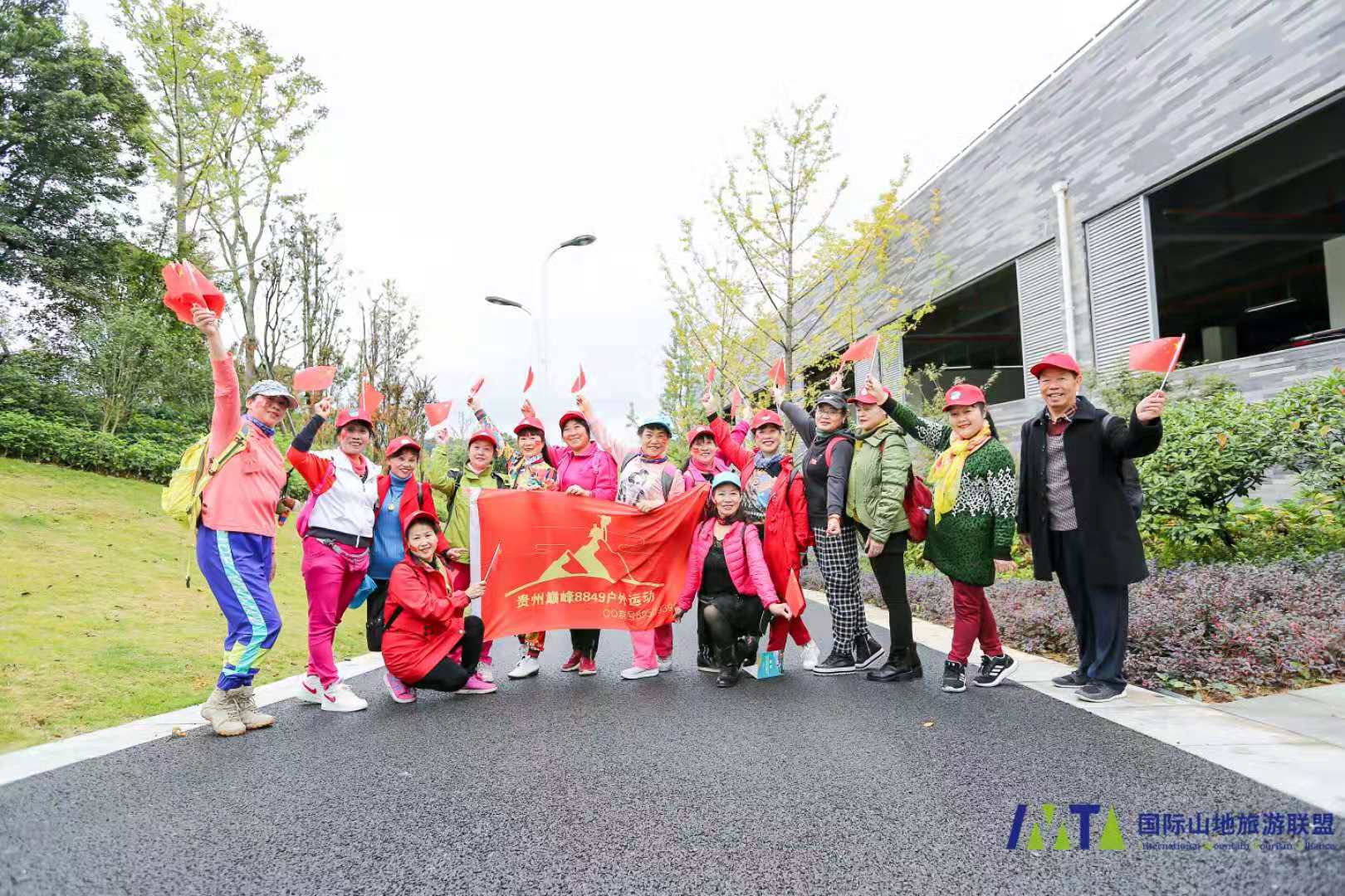 Hiking Experience Activities in the Shuanglong Ecological Park and Eco & Sport Park