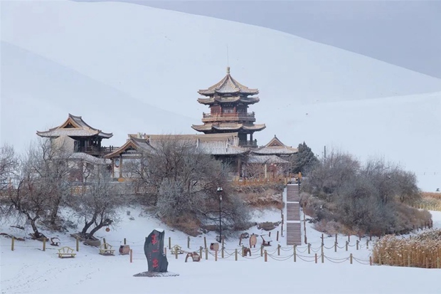 鸣沙山月牙泉冬季美景上线啦