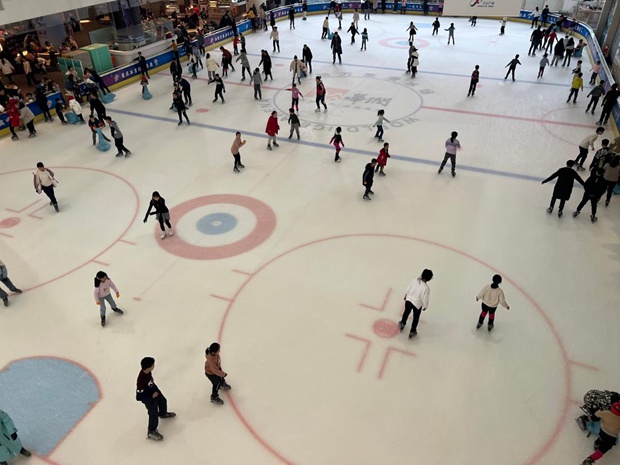 Ice-and-snow fever grows in southern China