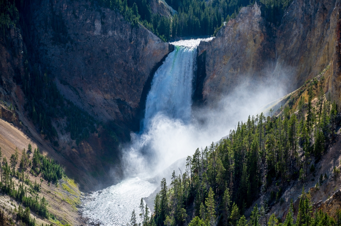 黄石公园附近旅游车车祸中6名遇难者身份公布