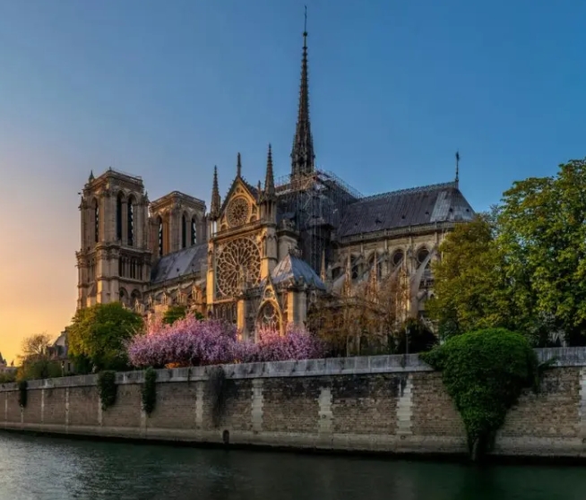 行业周报：今年前九个月全球约有11亿游客出国旅行；雪场陆续“开板”，冰雪经济热潮涌动...