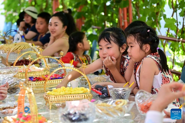 Cultural tourism brings vitality to old town in Yining, China