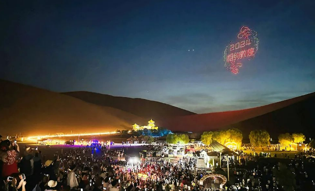 “白天宅、晚上嗨”，夜游正当时
