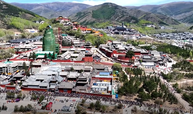 Mount Wutai saw peak tourist flow during the Labor Day holiday