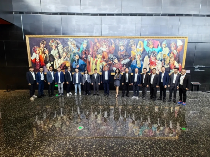 泰国华人青年商会来京考察