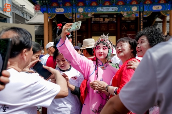 西安：“千人吼秦腔”打造非遗媒体融合新范式