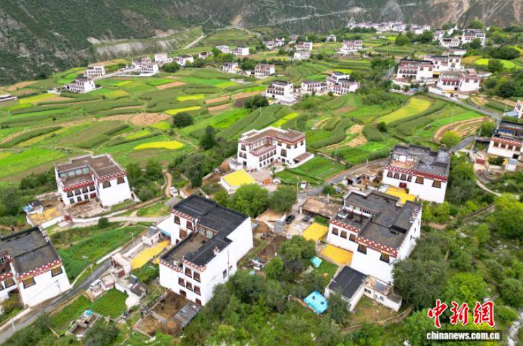 产业文旅“双引擎” 藏地小城打造幸福样本