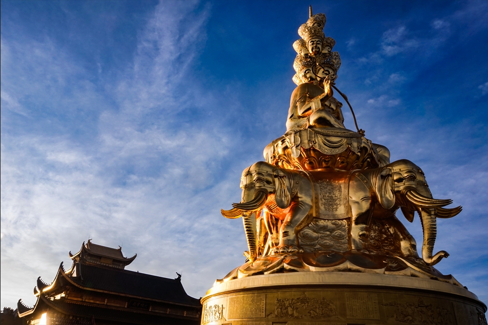 今年上半年峨眉山景区接待游客209.52万人次