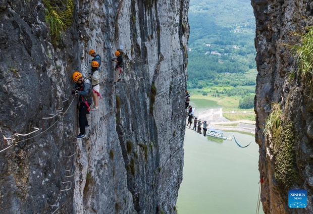 Adventure tourism brings prosperity to mountainous Chinese prefecture
