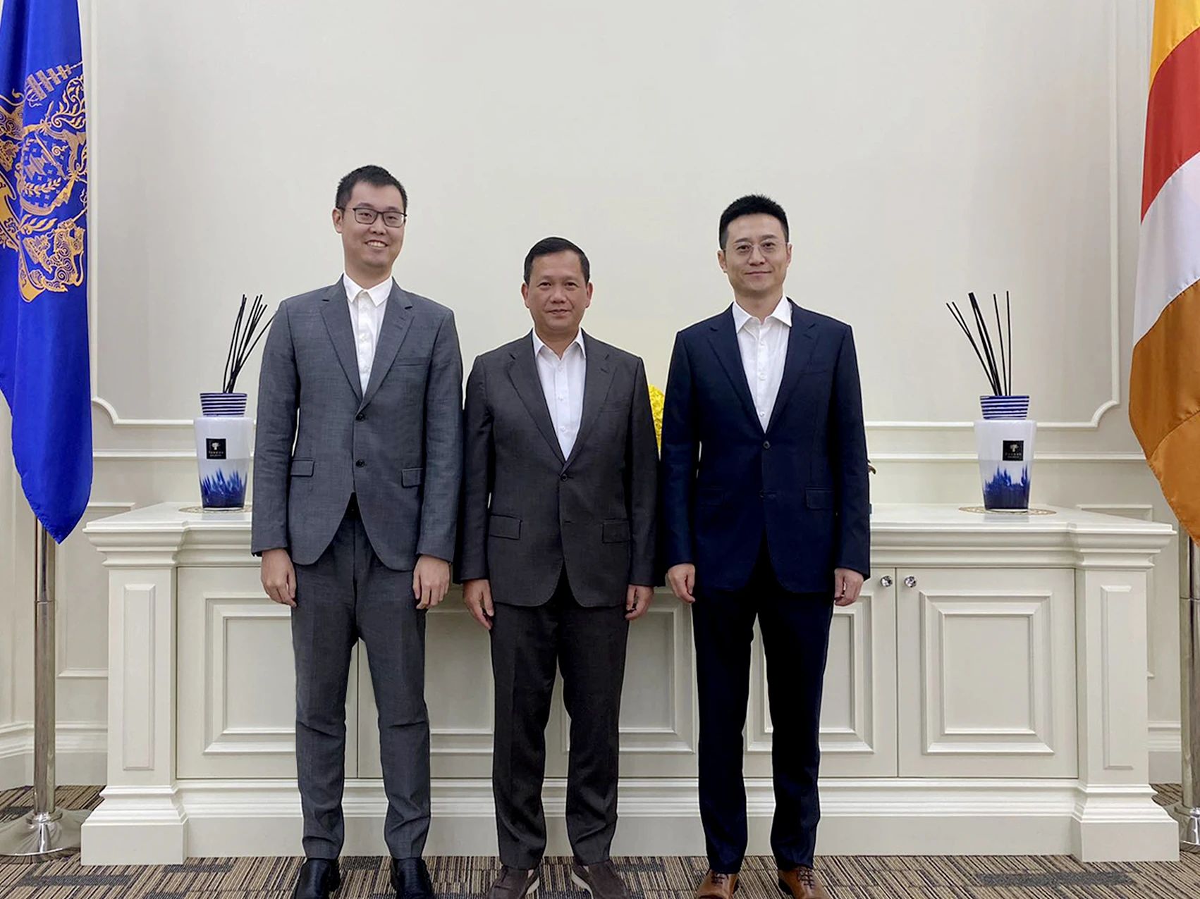 The Prime Minister of the Kingdom of Cambodia received the senior management of Coastal City