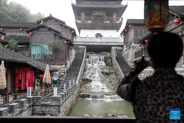 People visit Baohua Mountain National Park in Jurong, China