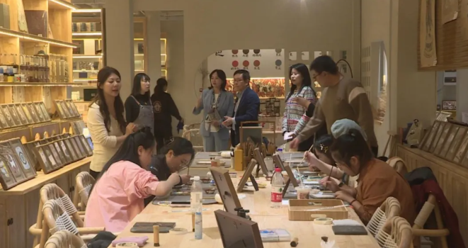 韩中文化友好协会代表团探访“敦煌印局”和“敦煌无界”