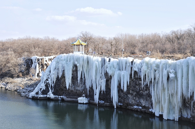 Warm or cold, tourist destinations are heating up