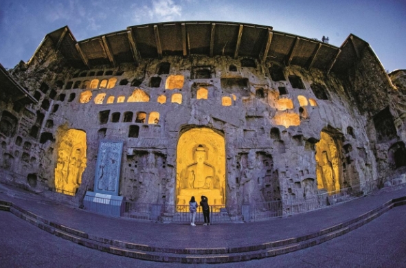 石窟夜游——历史的“仙气”遇见人间烟火气