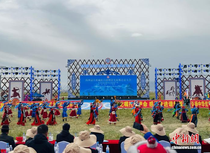青海：第九届那达慕大会在海西格尔木开幕