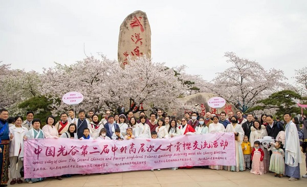 Foreign experts laud Wuhan