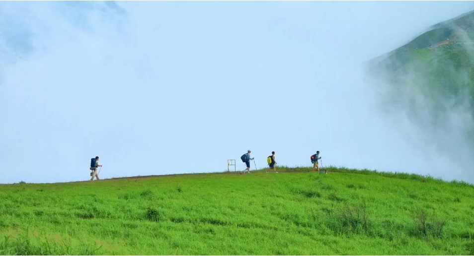 【玩转山地】一年春意袭来，你一句向云端，我来到了武功山！