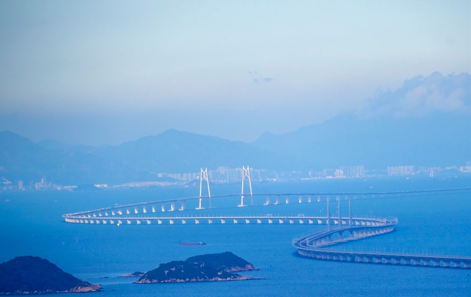 清明假期港珠澳大桥出入境客流车流同创历史同期新高