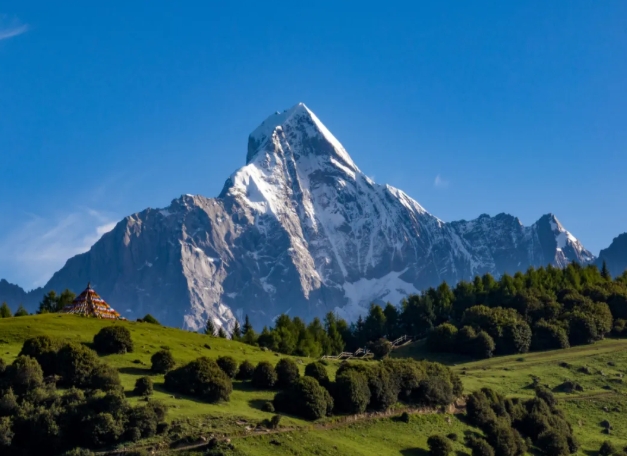 拟建四姑娘山世界地质公园圆满完成联合国教科文组织专家现场评估
