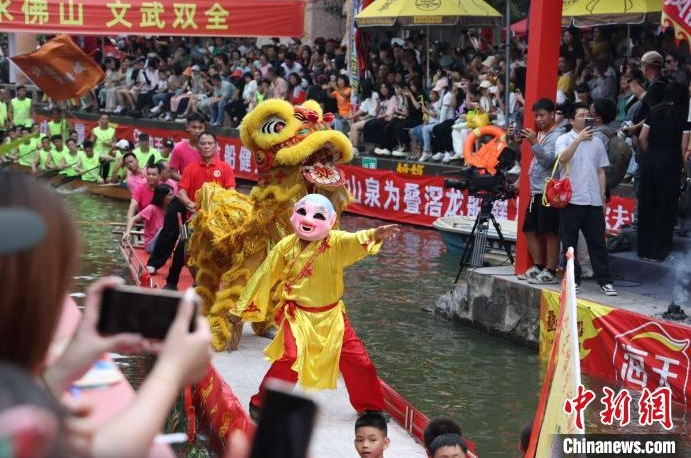 2025中国（佛山）叠滘龙船漂移大赛开赛