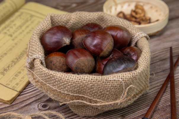 The Aroma of Chestnuts: A Sweet Signal of Autumn