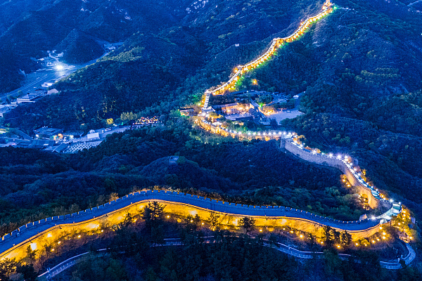 夜太美，何不尽兴游