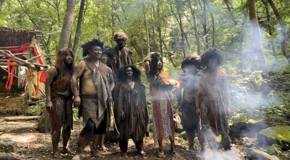 景区“招聘野人”爆火 年轻人争相报名 美团订单大增