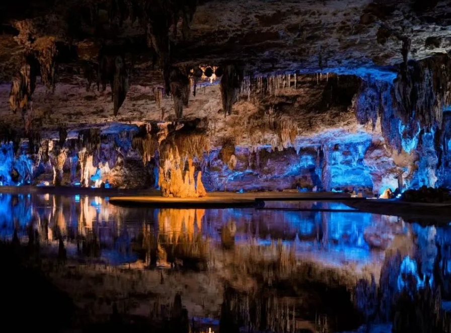 春游十二背后，解锁喀斯特地心王国的奇幻之旅