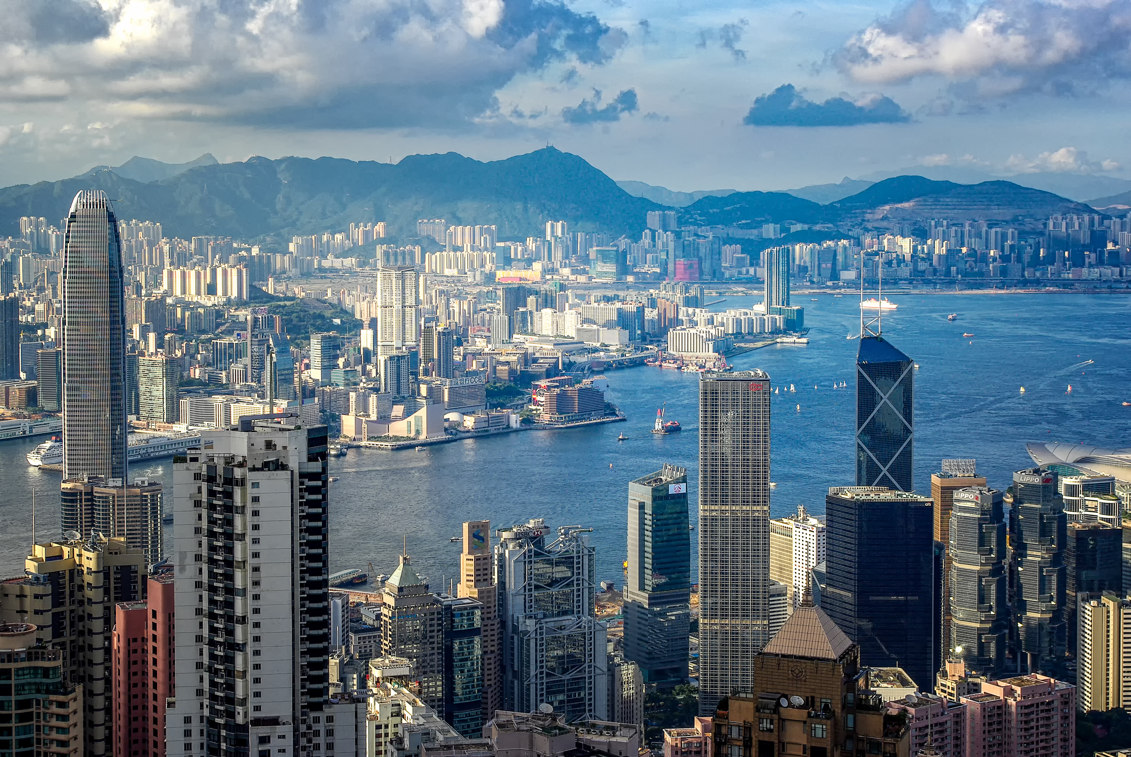 西藏往返香港商业航班开通运营