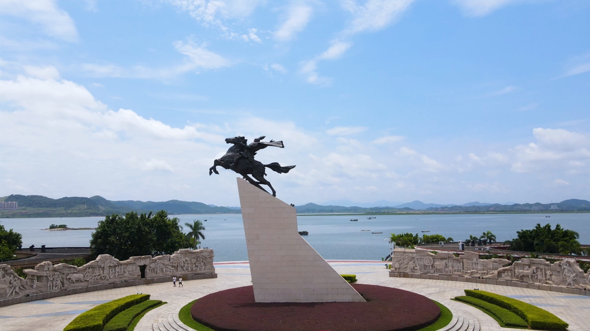 中国防城港—柬埔寨七星海国际港口“冷链+普货”航线首航助力区域经贸合作升级