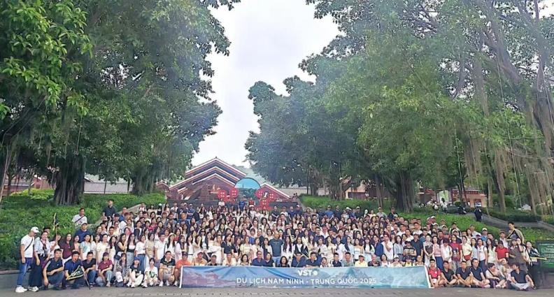 广西迎来350人越南入境旅游团 四天三晚行程掀起中越人文交流热潮