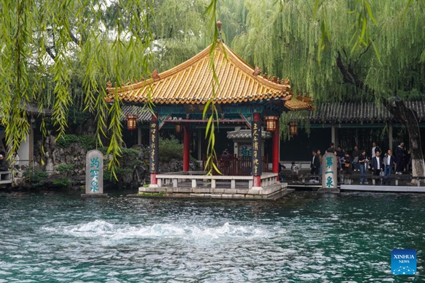 Tourists visit renowned springs in Jinan, E China