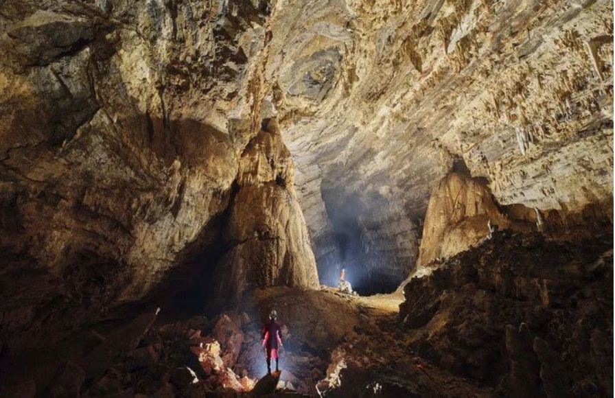 【玩转山地】贵州深山惊现4.8亿年“地下水晶宫”