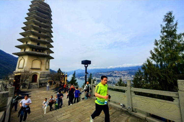 首届中国国家地理“三峡徒步·三峡Hiking”挑战赛在重庆巫山举行