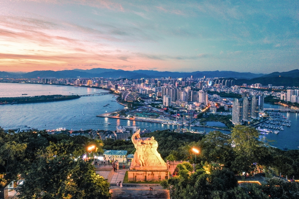 海南旅投与湖北交投签署战略合作协议