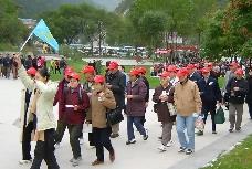 年轻人爱上老年旅游团 业内人士：不要盲目跟风